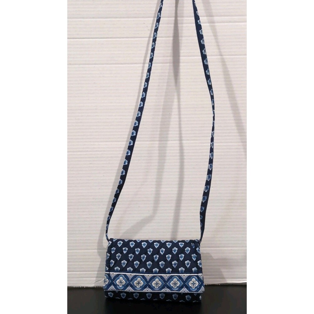 VERA BRADLEY CROSSBODY NAVY NANTUCKET TRI FOLD CC, CASH ID WINDOW 24" STRAP EUC